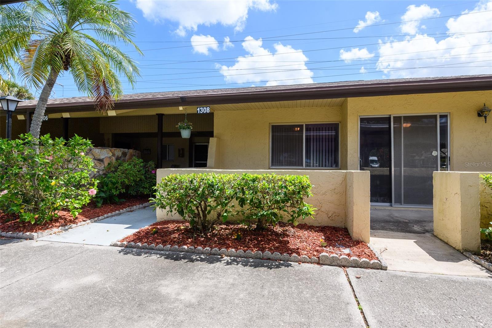1308 13th Cir Se, FL