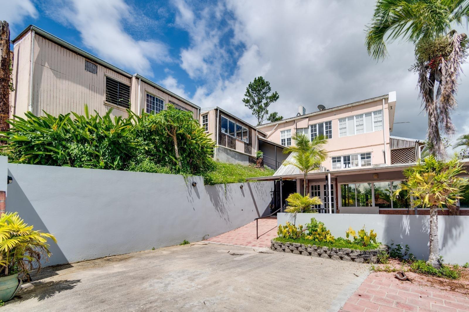 734 Bo Arenas, PR