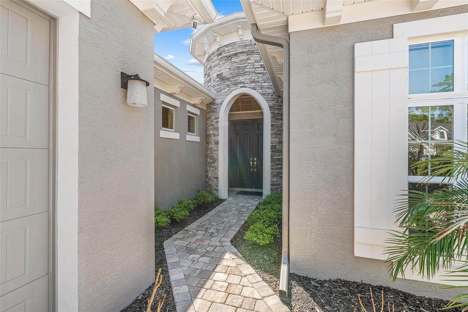 16 Kingswood Court, FL