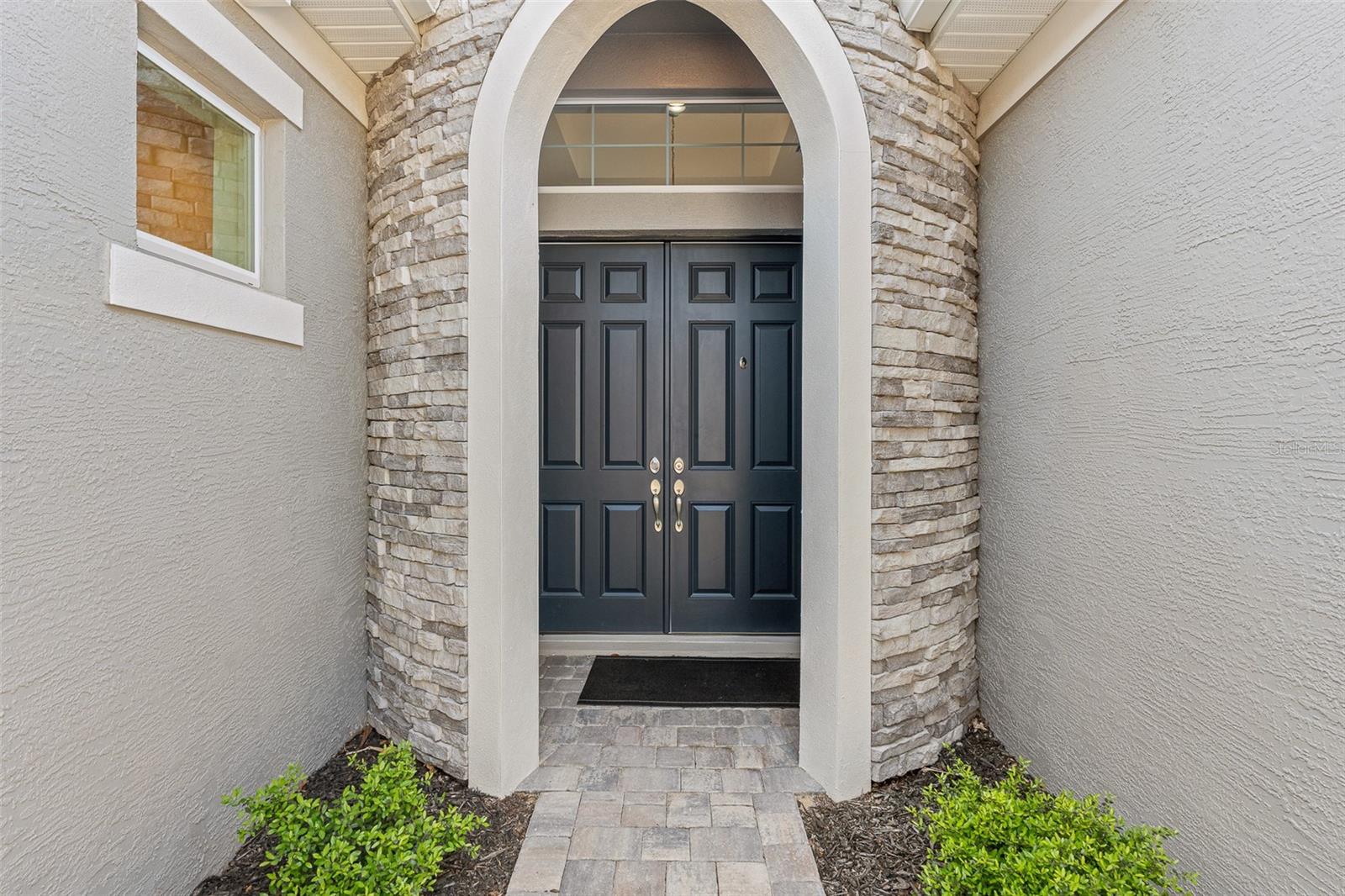 16 Kingswood Court, FL