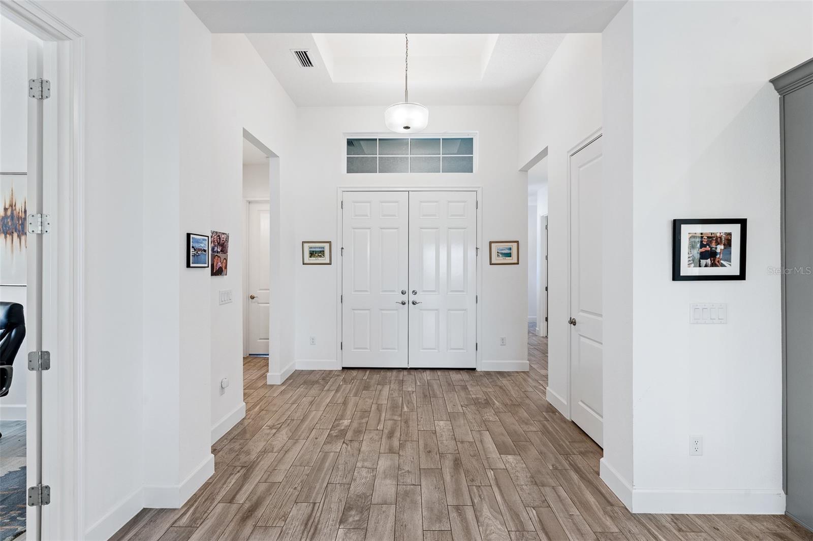 16 Kingswood Court, FL