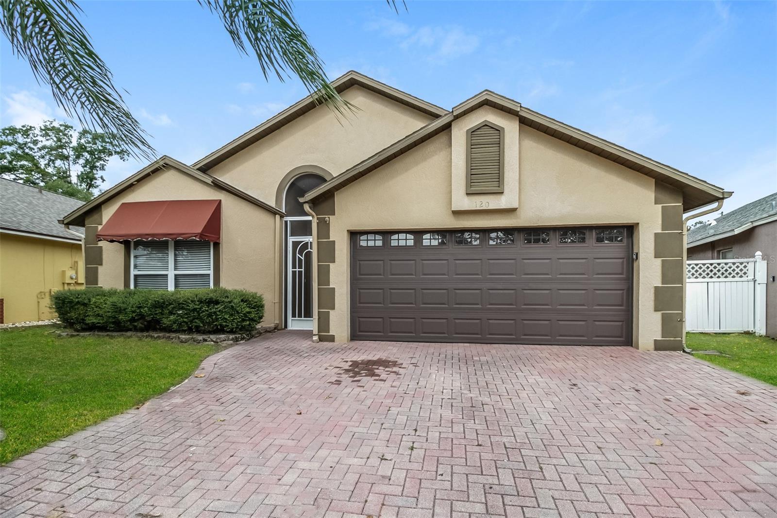 120 Lakebreeze Cir, FL