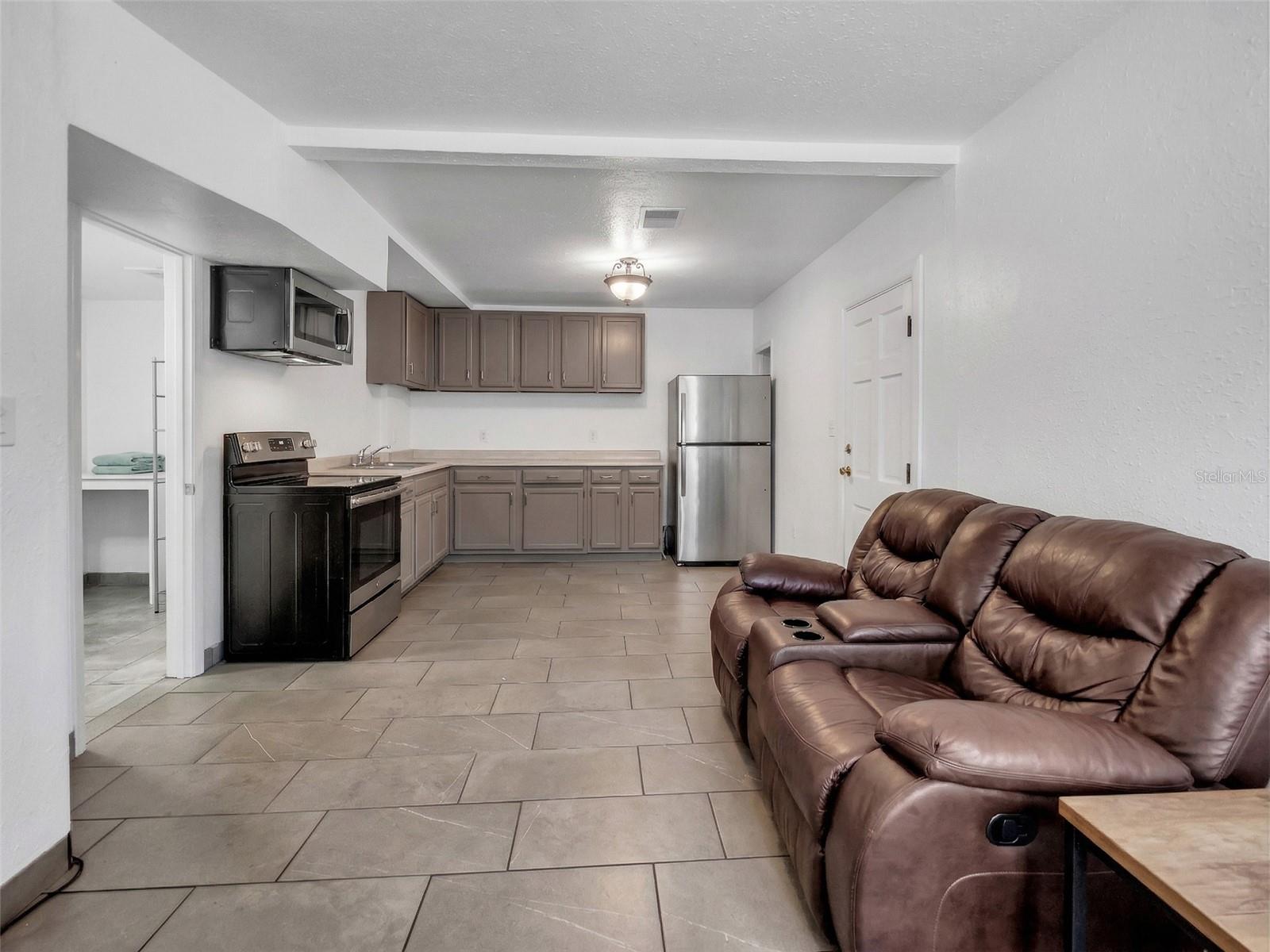 2600 Euston Road, FL