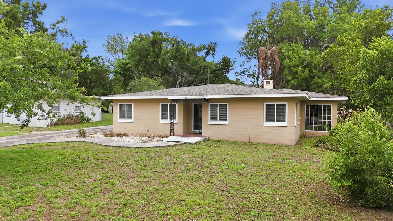 126 E Magnolia Ave, FL