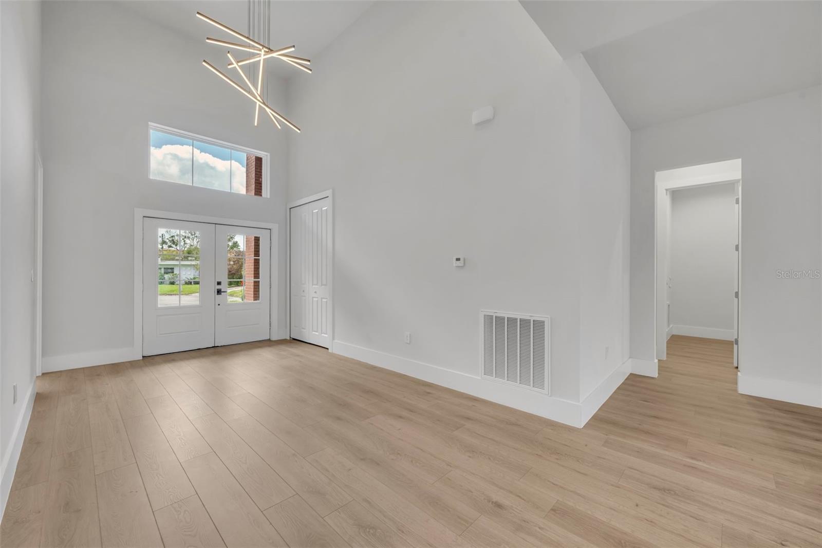 102 Bell Place, FL