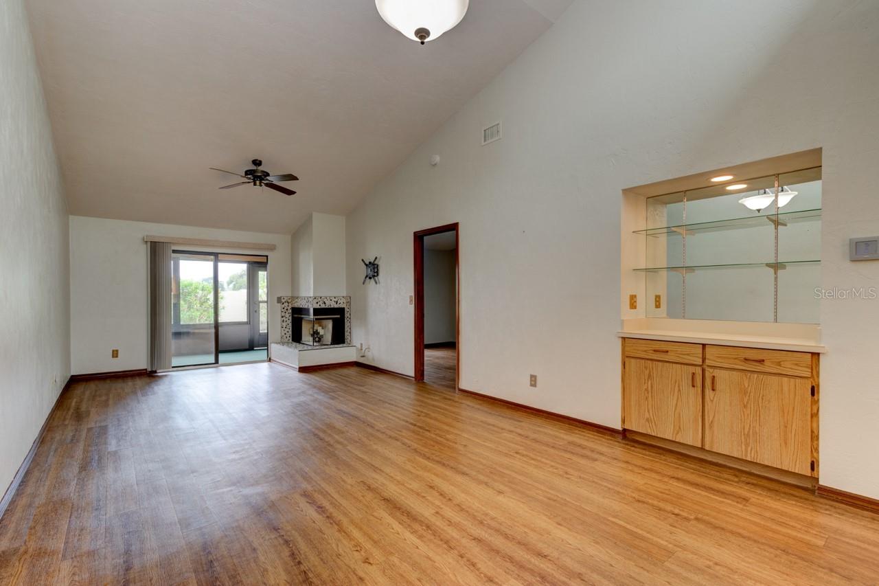 1262 Charter Oaks Circle, FL