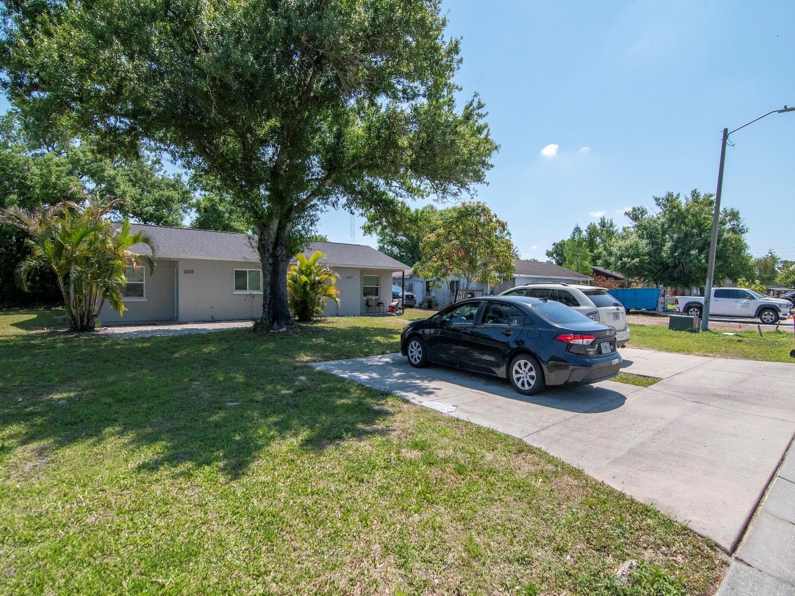 1211 62nd Ave E, FL