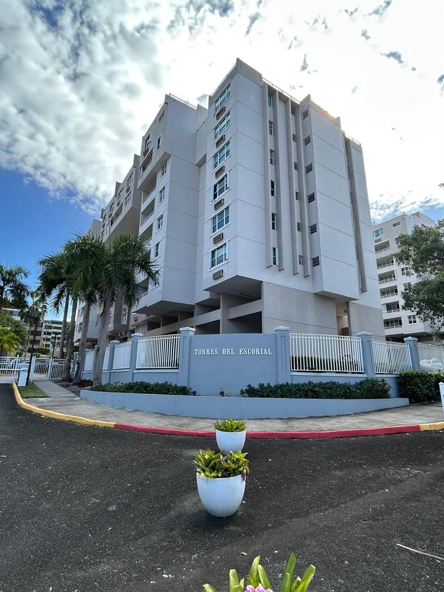 Cond. Torres Del Escorial 4002 Ave. Jose De Diego #606, PR