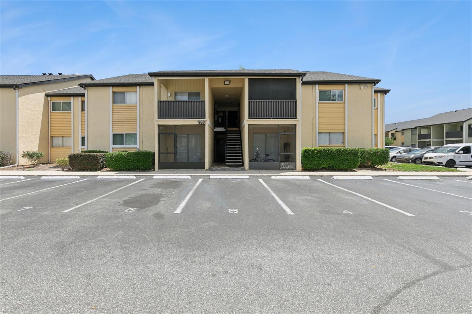 900 Lake Destiny Rd #B, FL