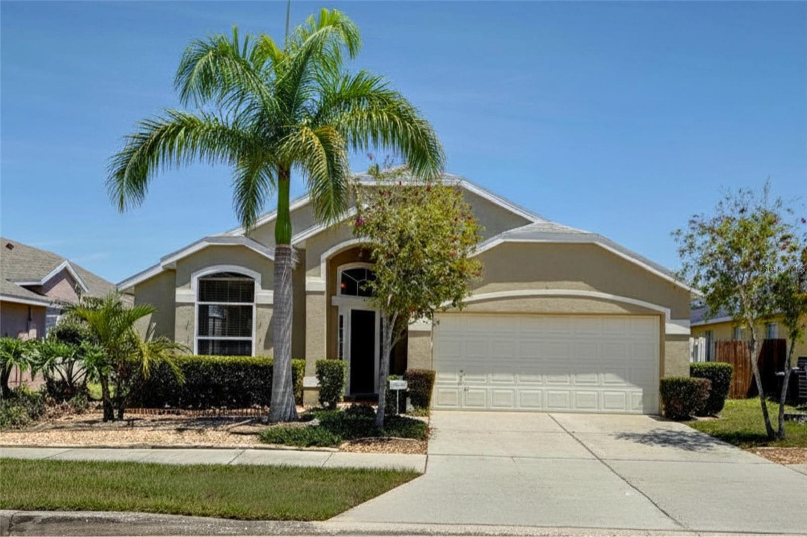635 Rochester Loop, FL