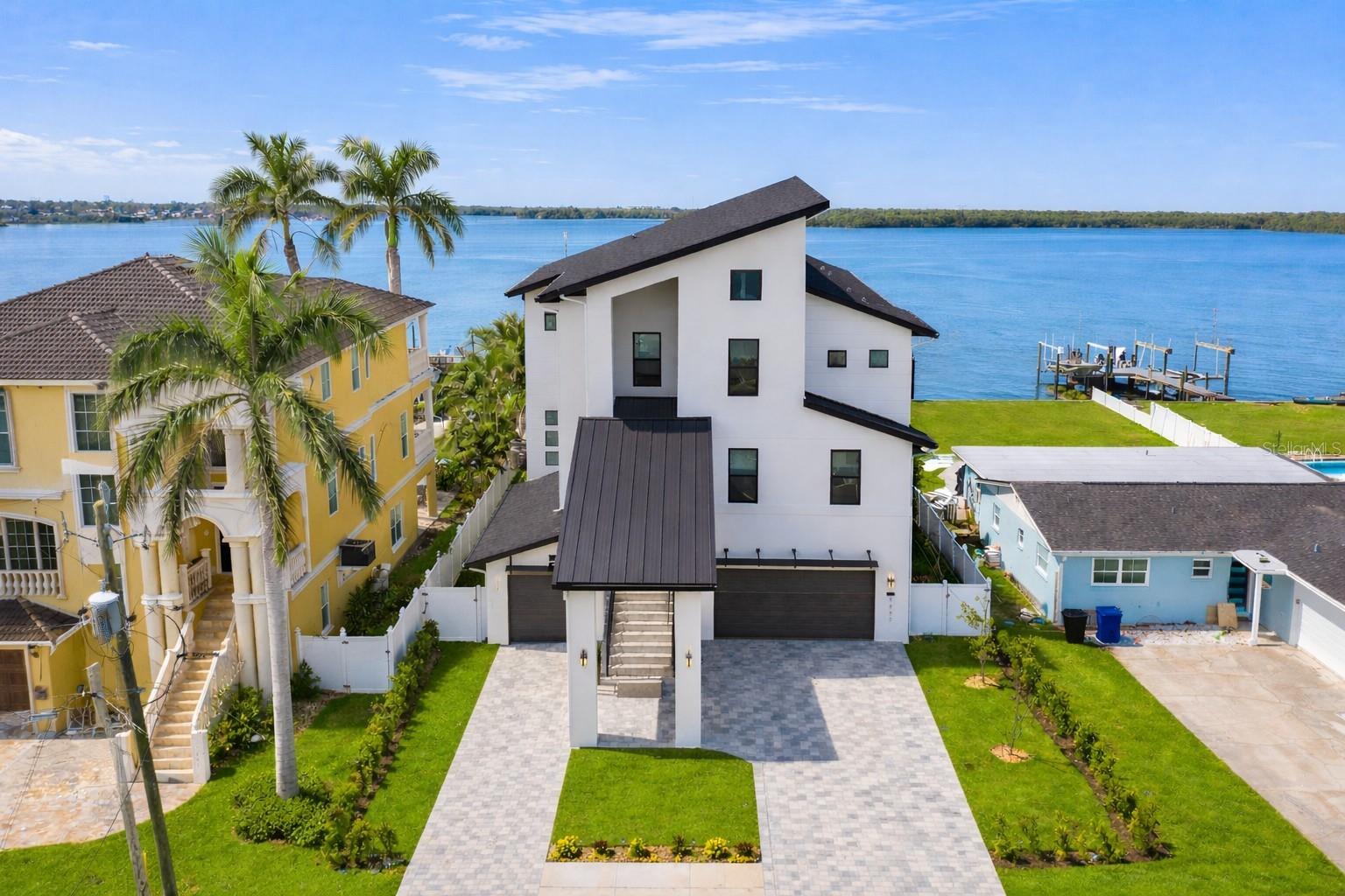 1843 Bayou Grande Blvd Ne, FL