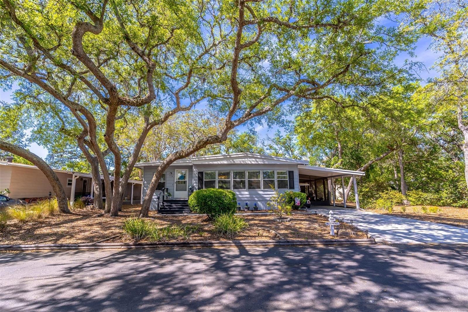 708 Greentree Court, FL