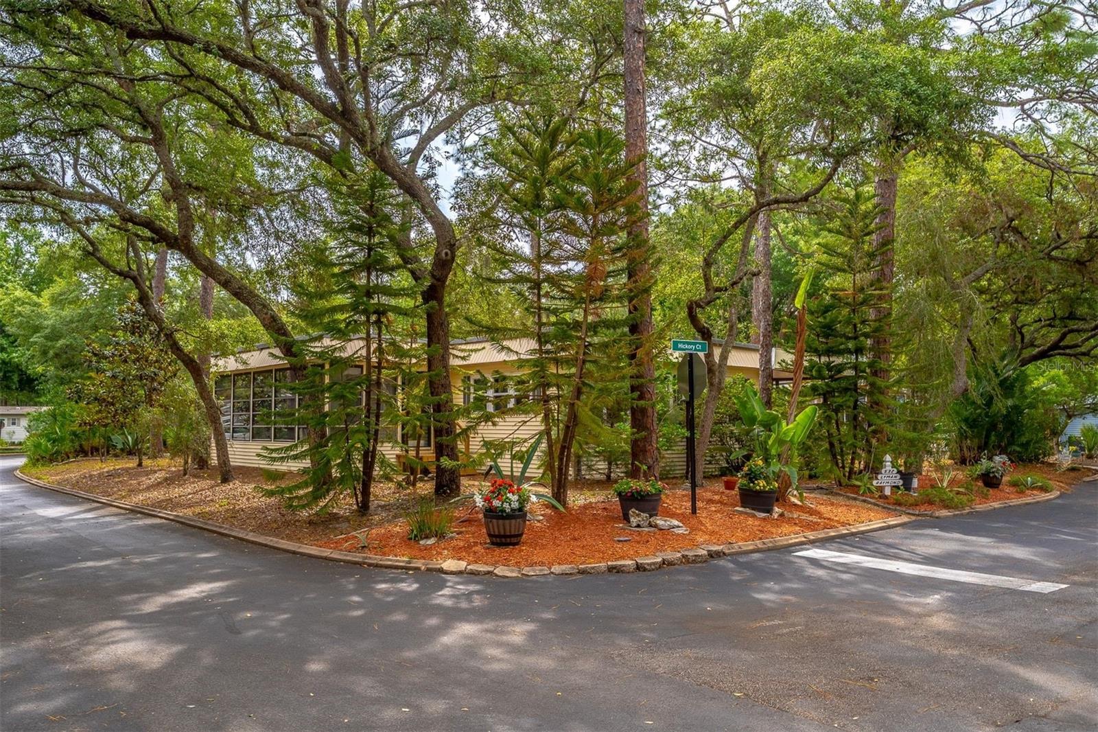 532 Hickory Ct, FL