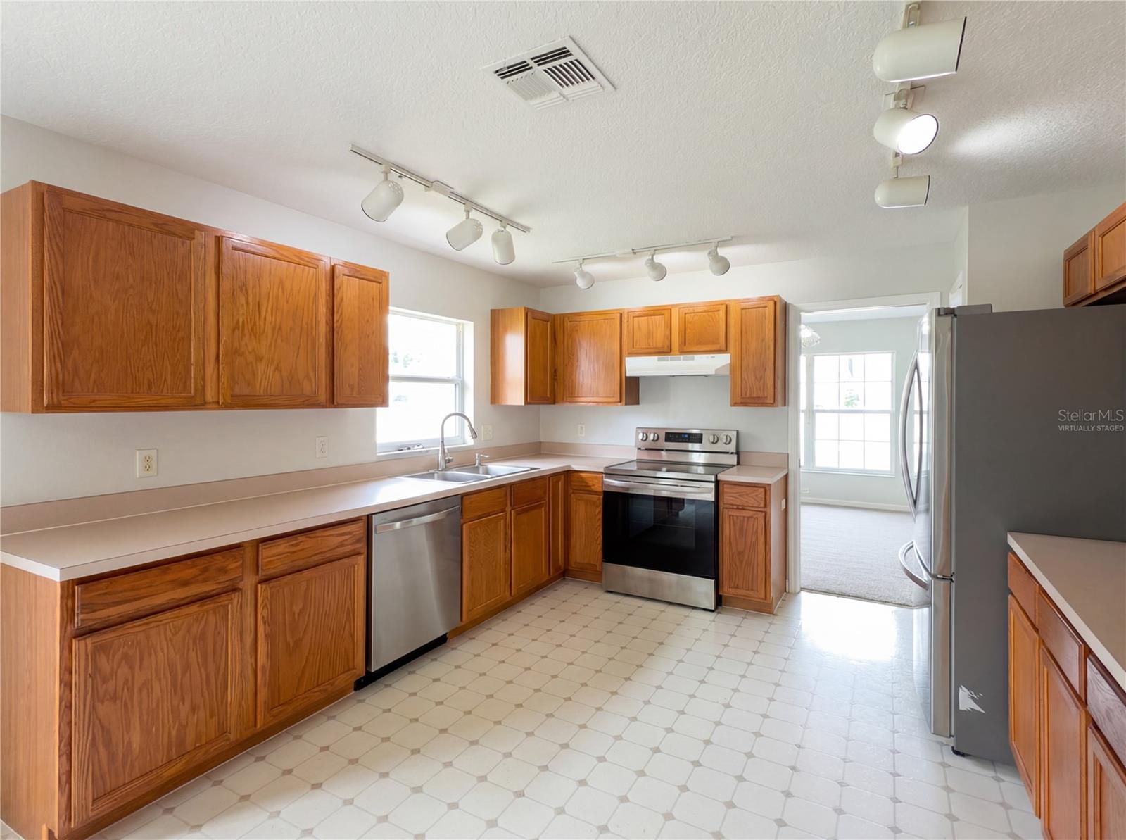 1021 Dekleva Drive, FL