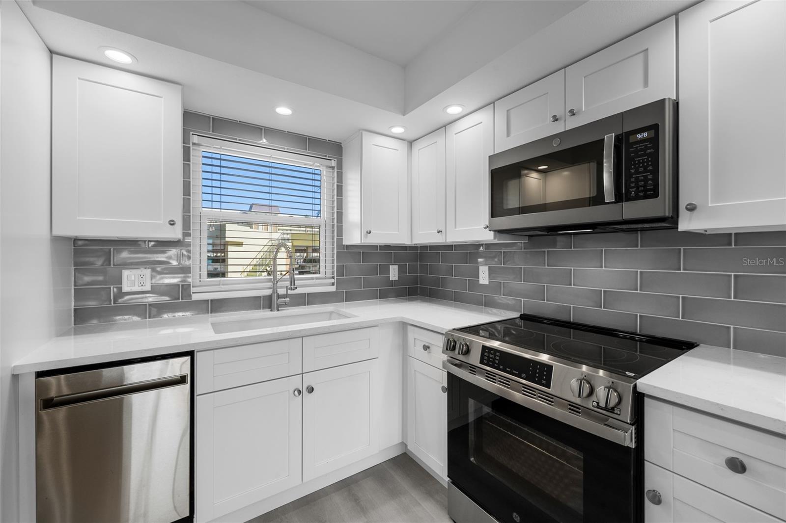 4775 Cove Circle, FL