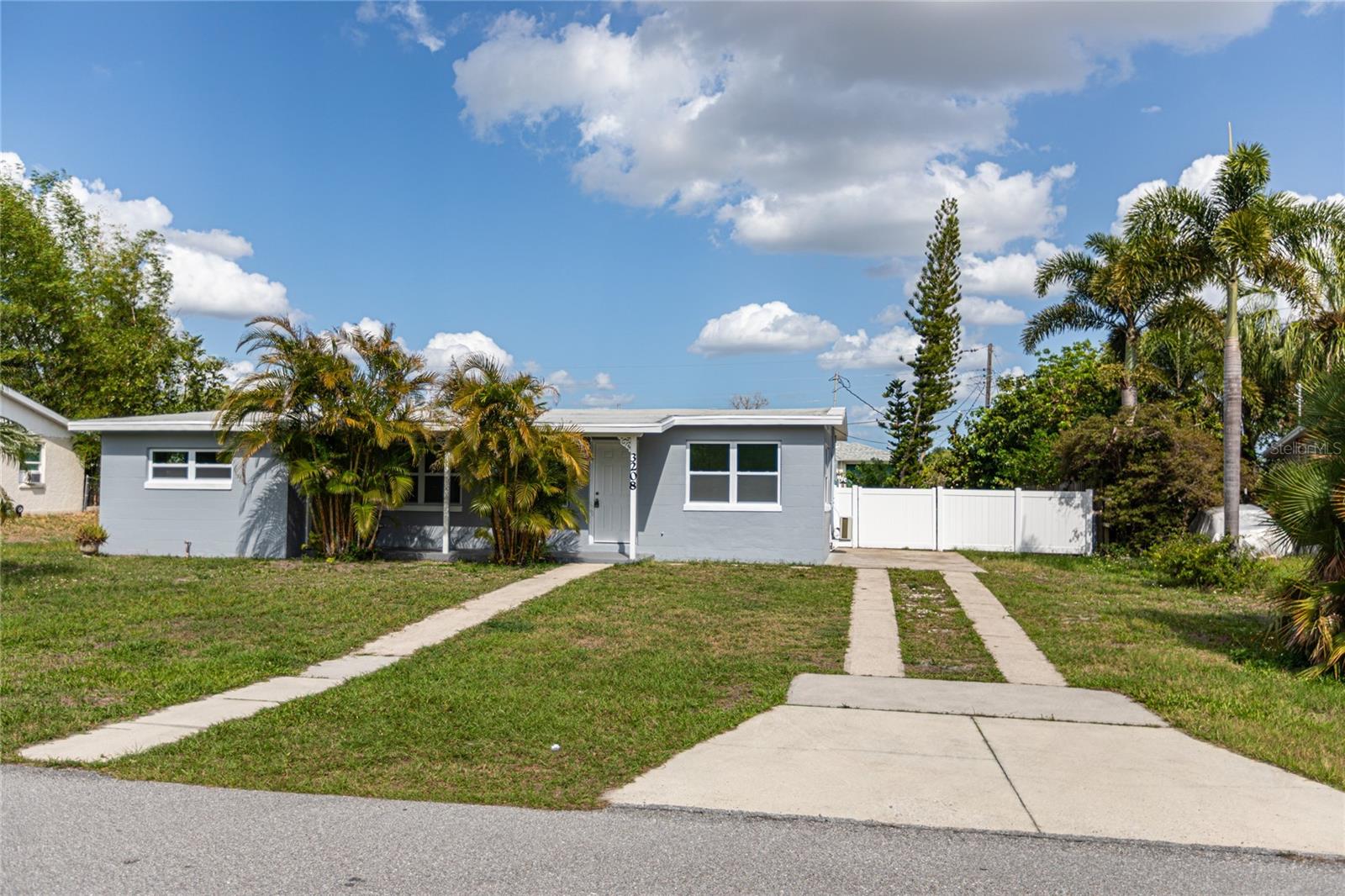 3208 Pinetree St, FL