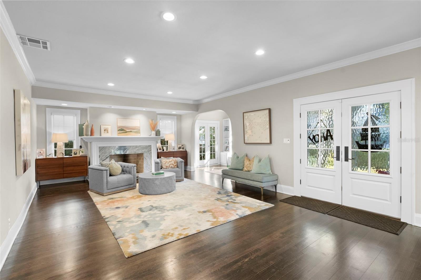 2943 Bayshore Court, FL