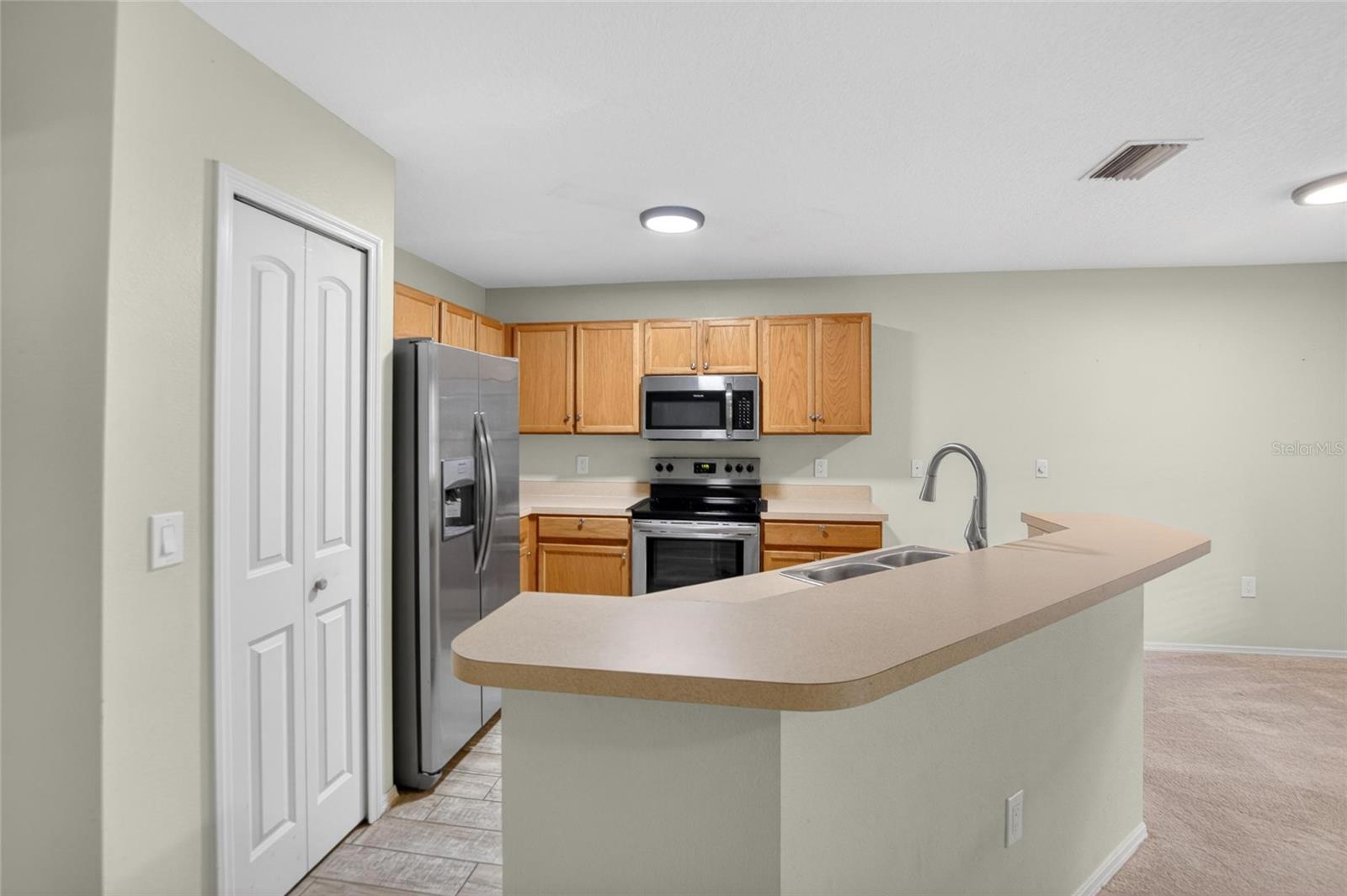 2605 Oleander Lakes Drive, FL