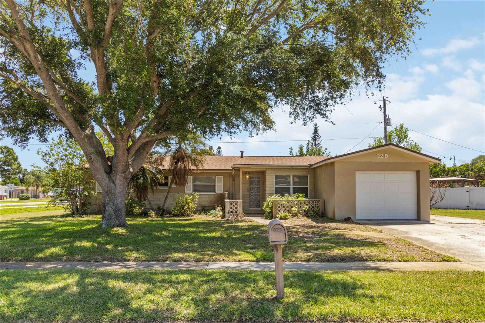 925 Garden Road, FL