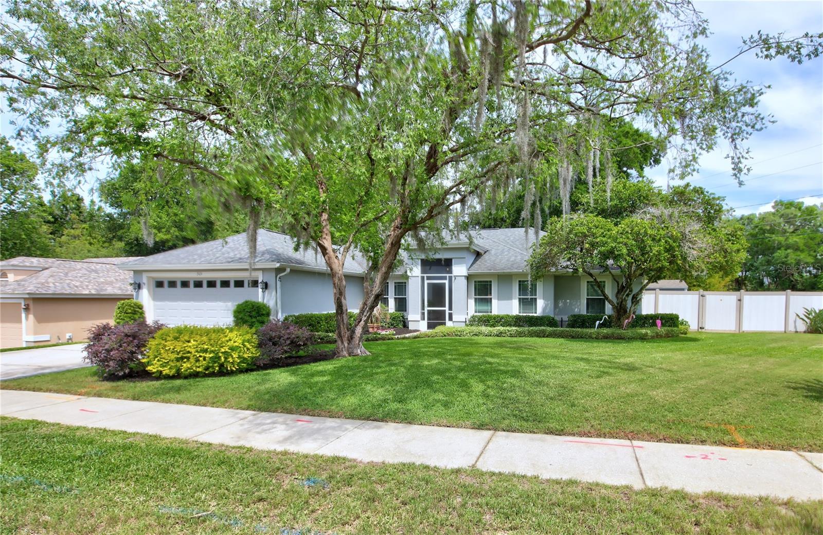 301 Oak Leaf Cir, FL