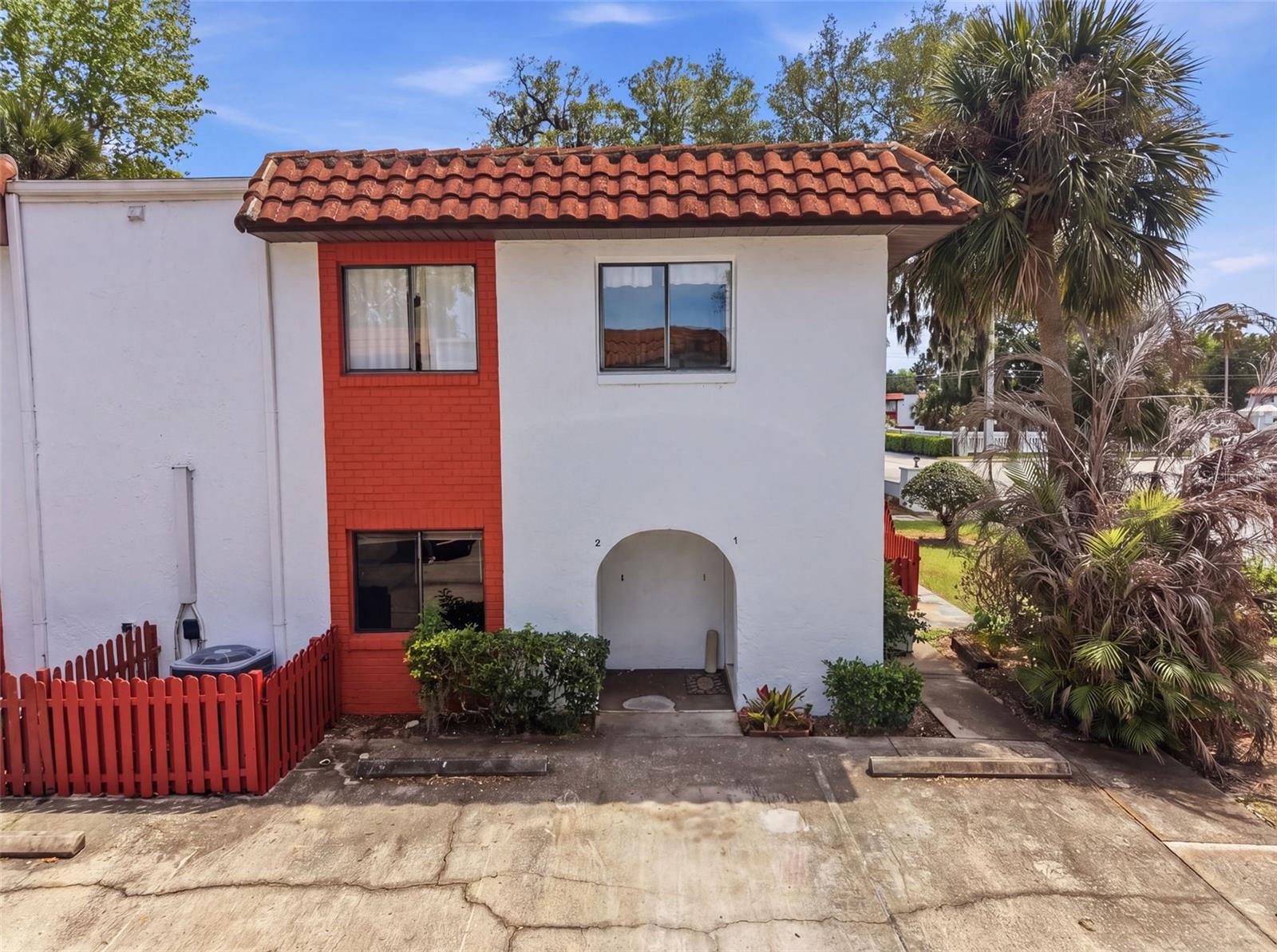 910 Big Tree Road, FL