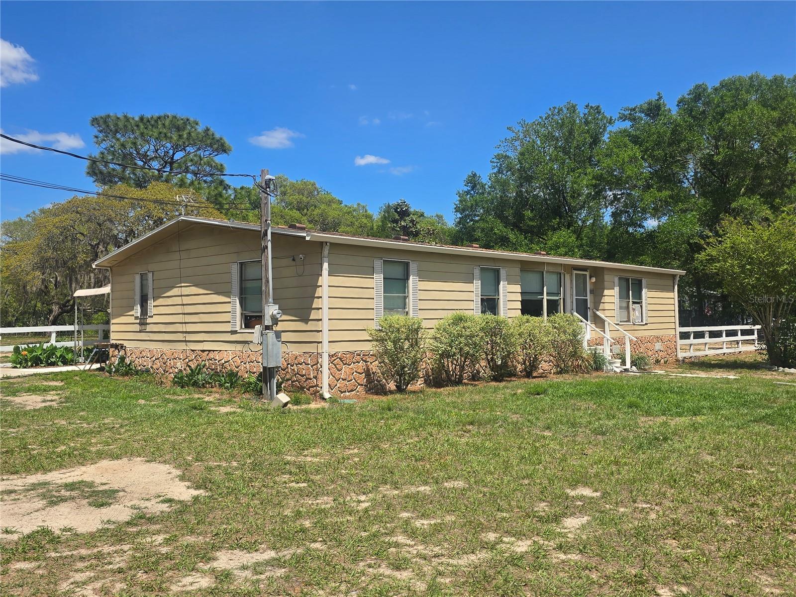 1099 E La Salle St, FL