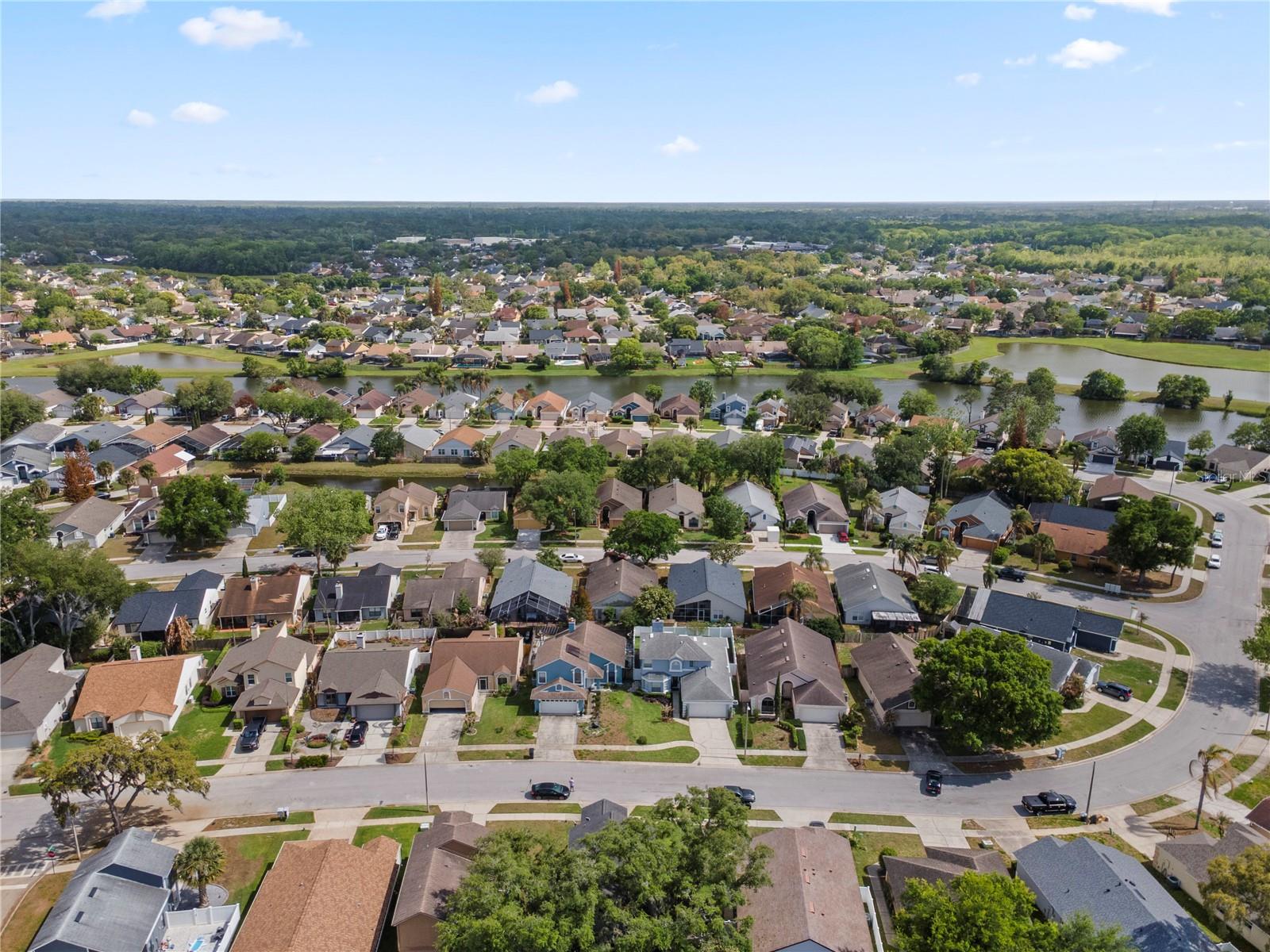 353 Lakebreeze Circle, FL