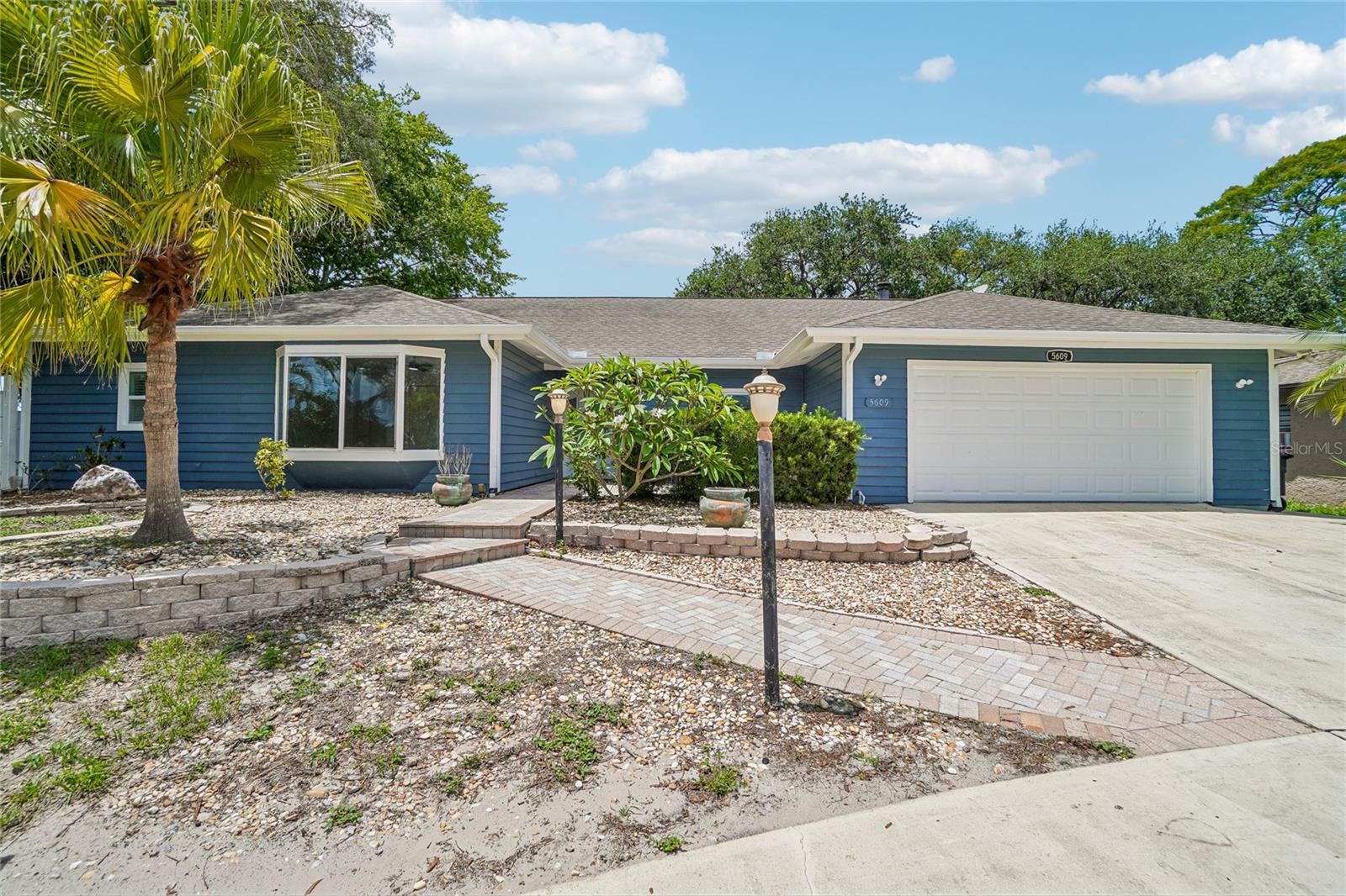 5609 Executive Dr, FL