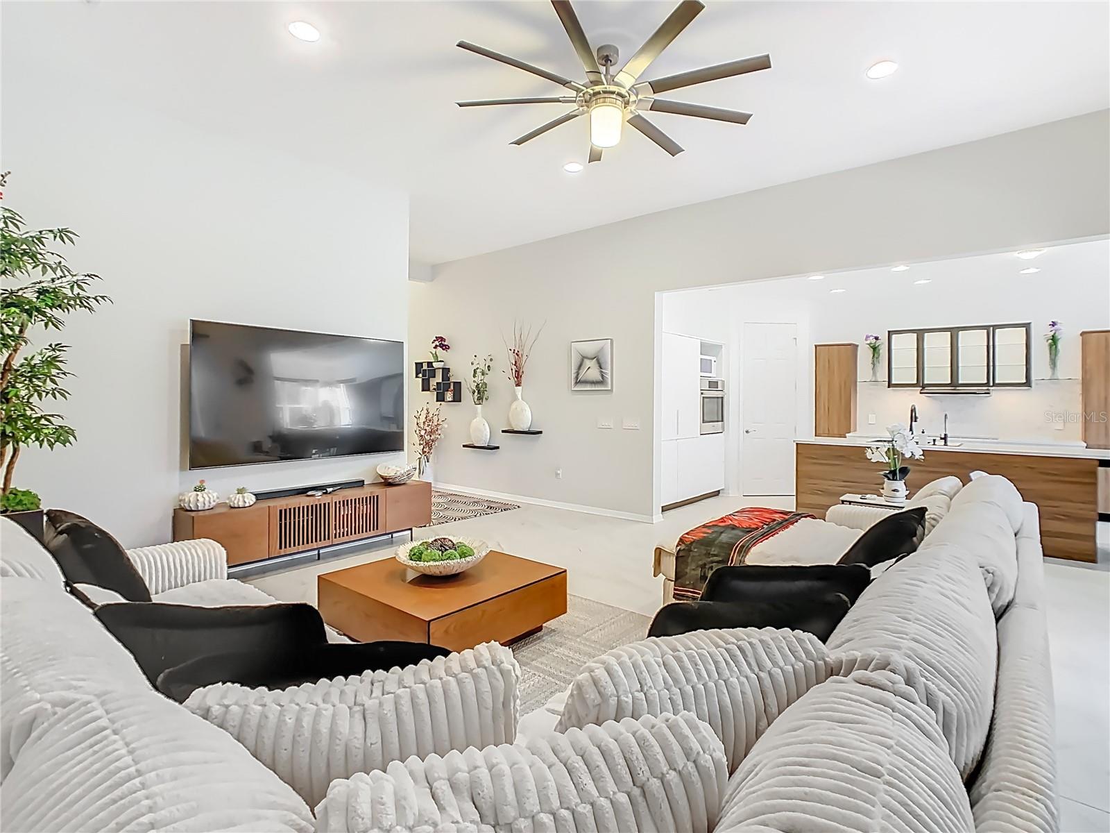 790 Carmel La, FL