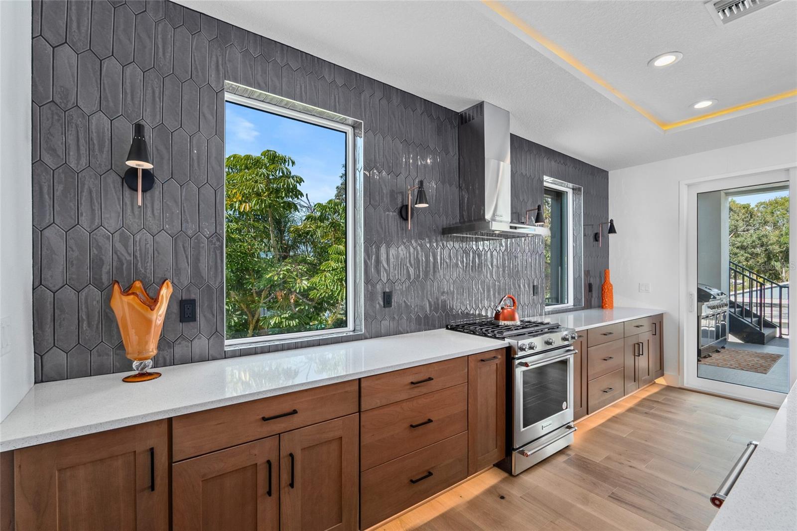 3 Plainview Road, FL