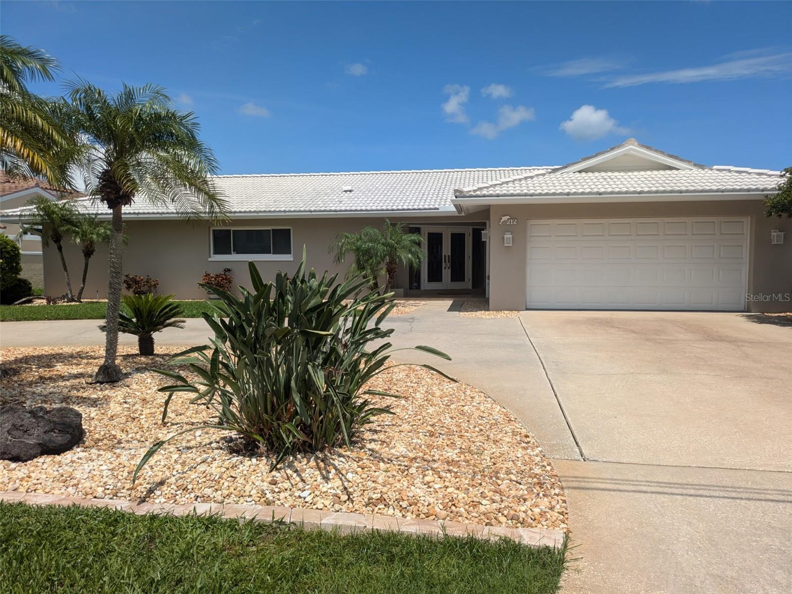 212 Poinciana Ln, FL