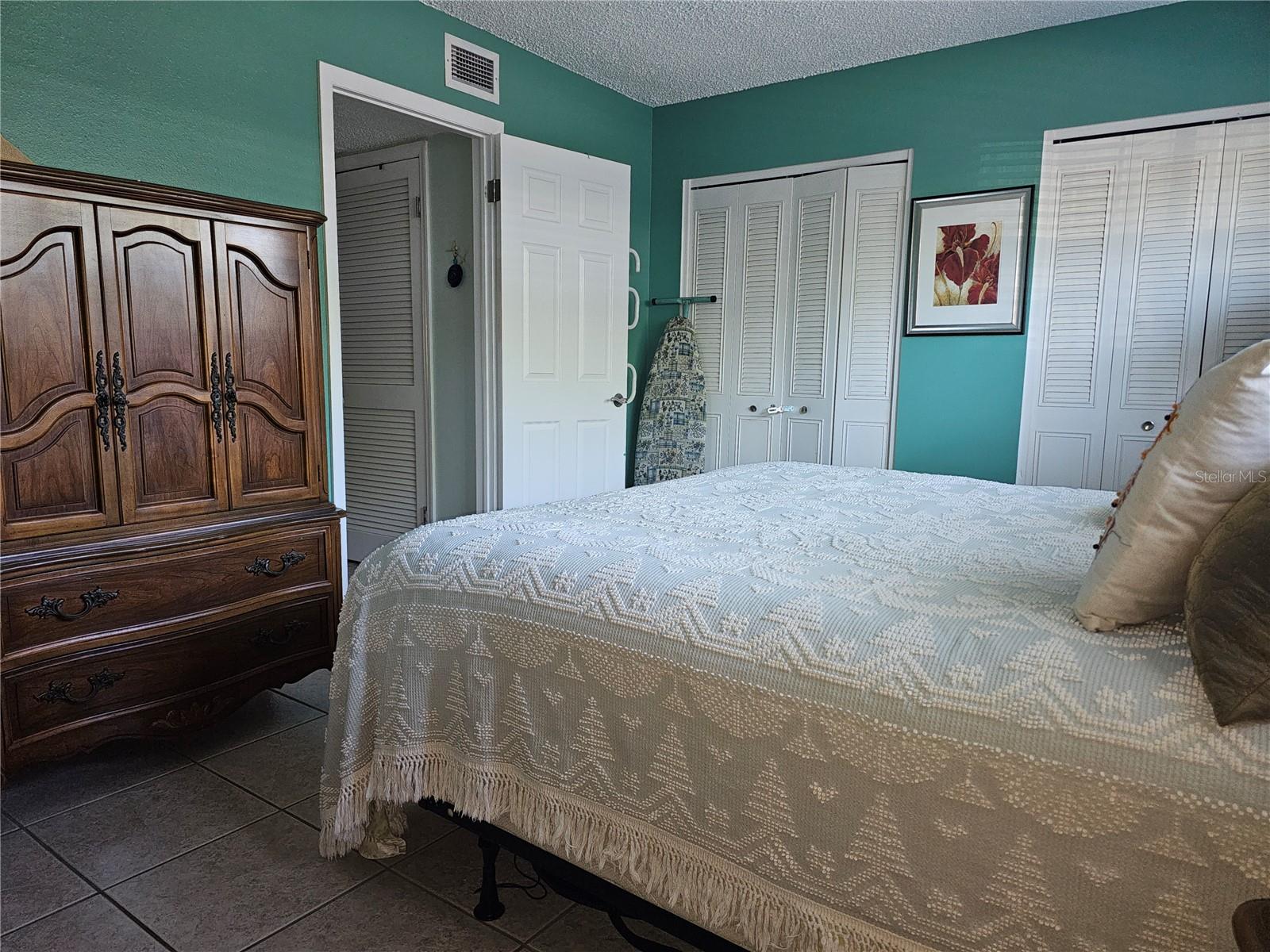 2525 Bay Drive, FL