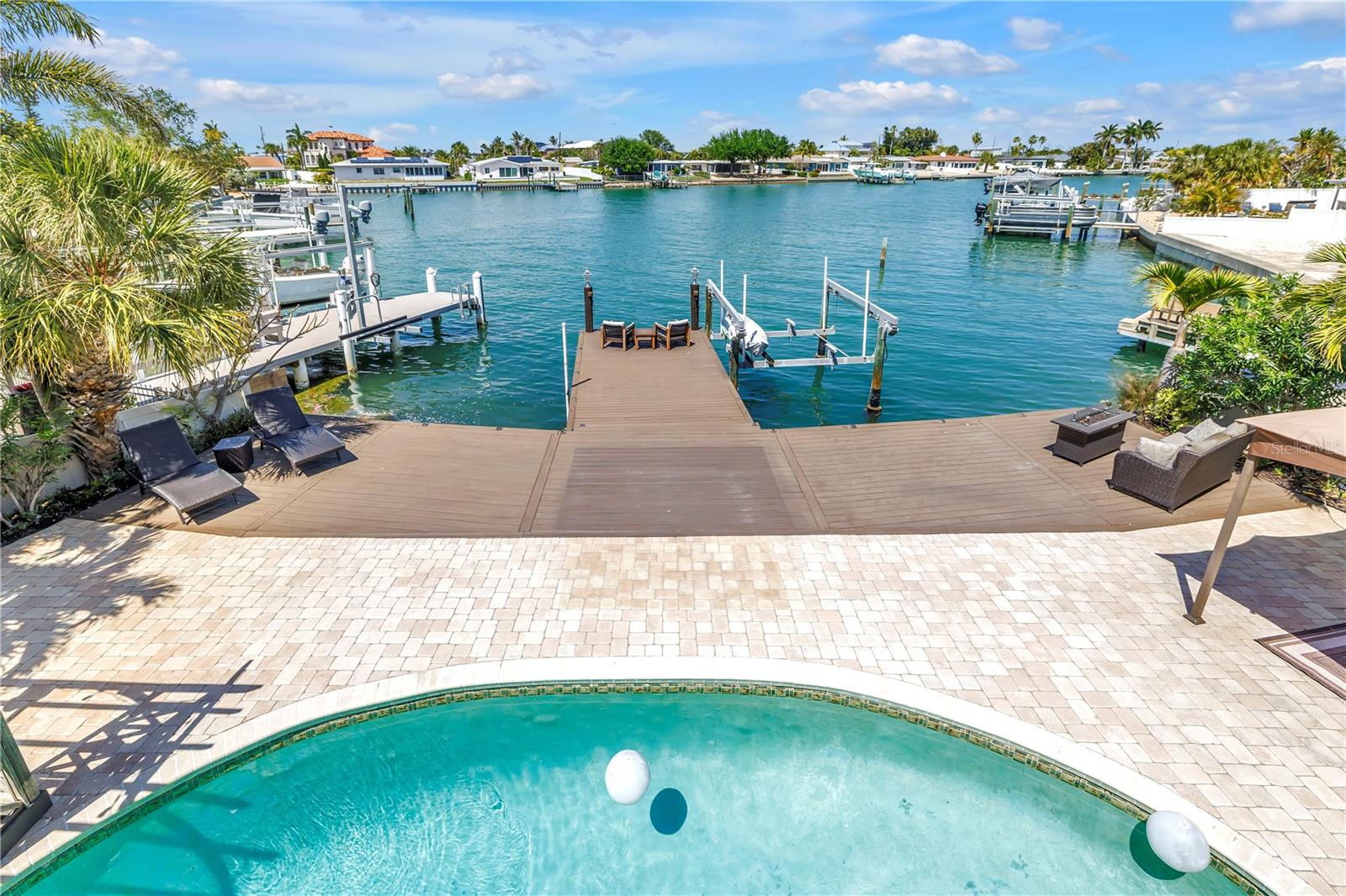 3945 Poinsettia Dr, FL