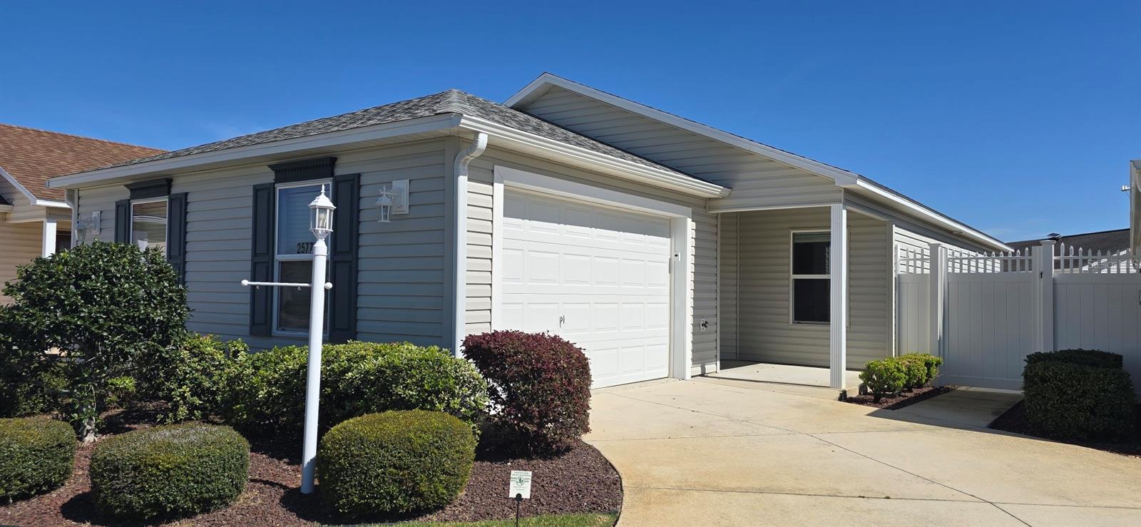 2577 Lindewood Street, FL