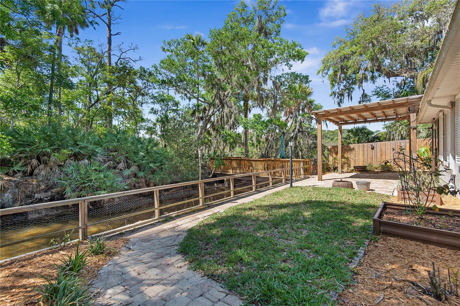 116 Pine Tree Street, FL