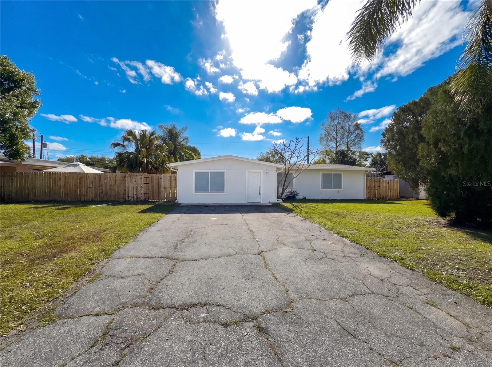 804 Hampton Way, FL