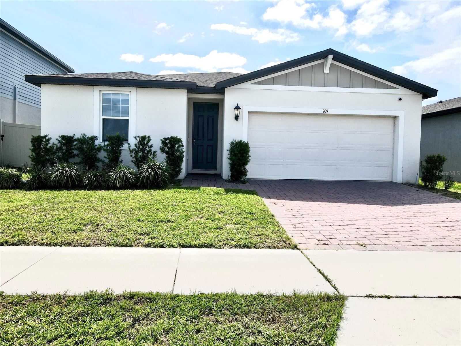 909 Cambridge Drive, FL