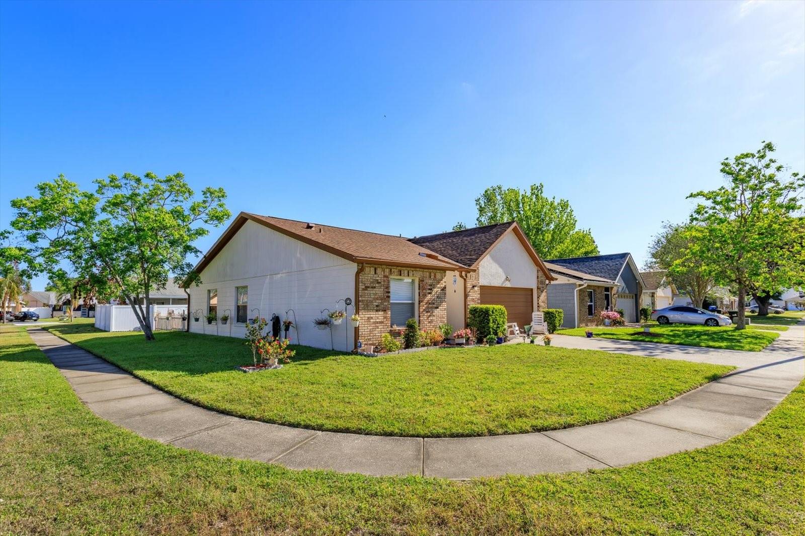 601 Oak Manor Circle, FL