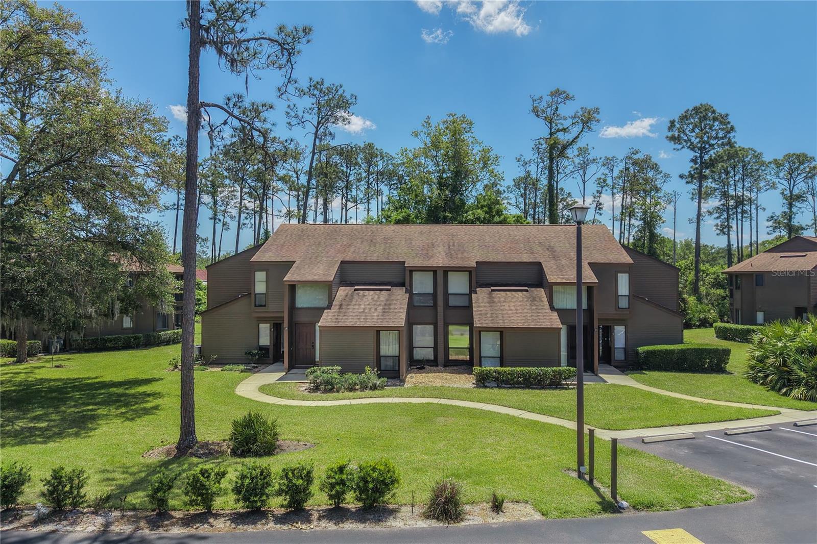 16 Hembury Lane, FL