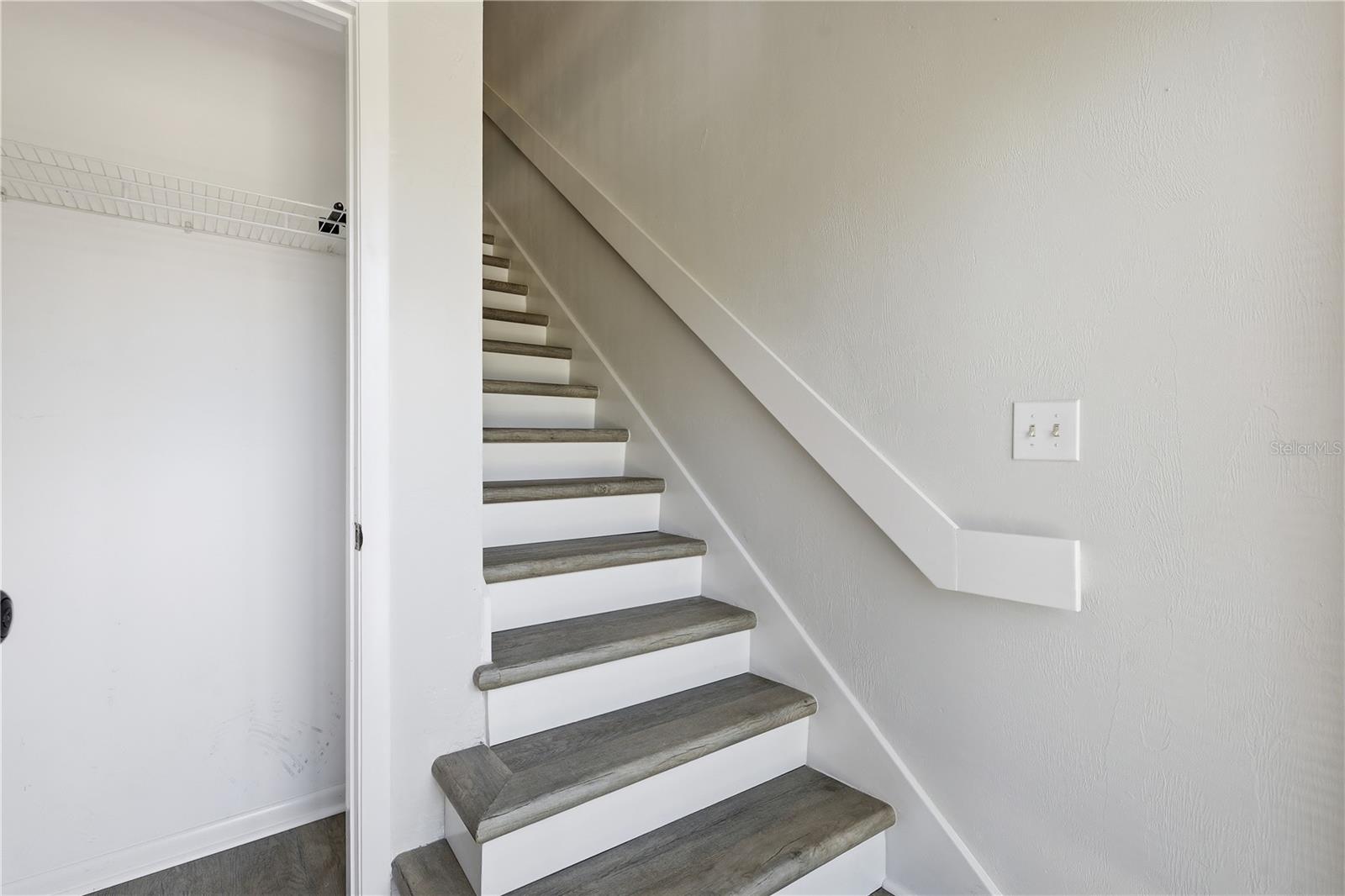 16 Hembury Lane, FL