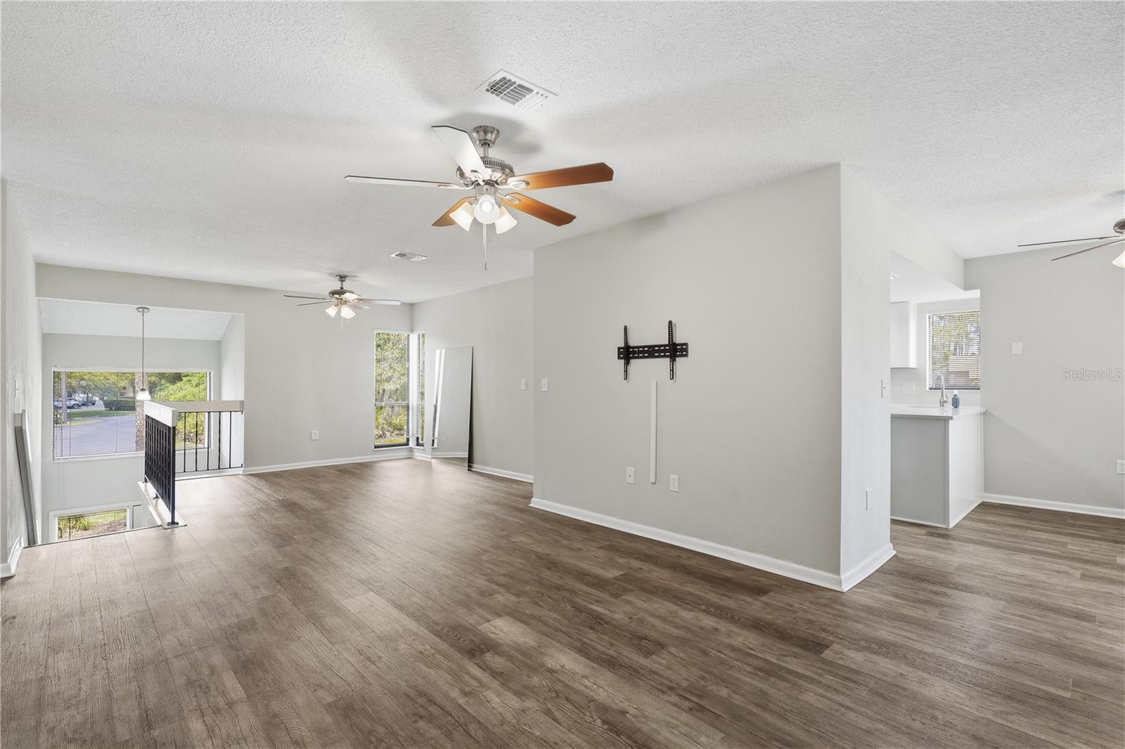 16 Hembury Lane, FL