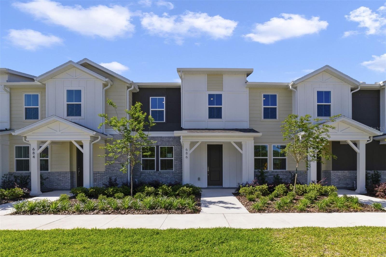 686 Lola Ln, FL