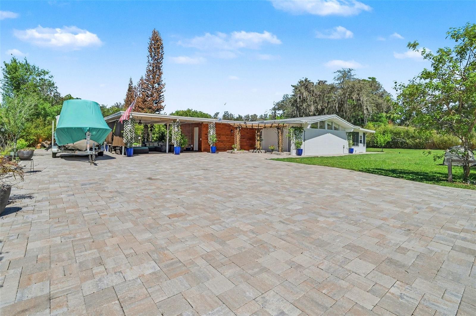 2207 Poinsettia Lane, FL