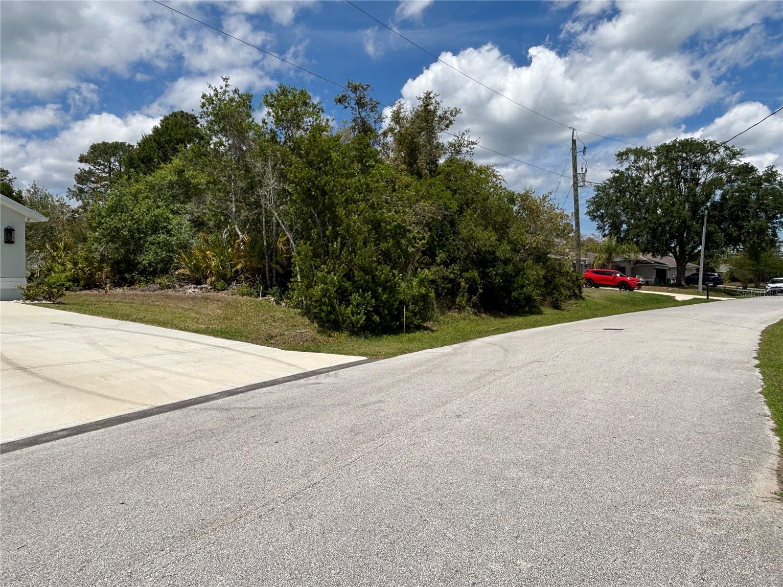 28 Fallwood Lane, FL