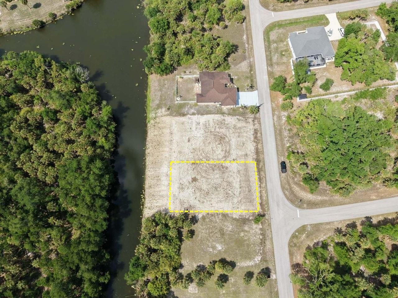 561 Pembroke Dr, FL
