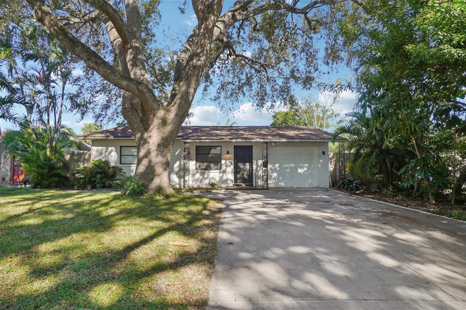 162 Lincoln Circle, FL