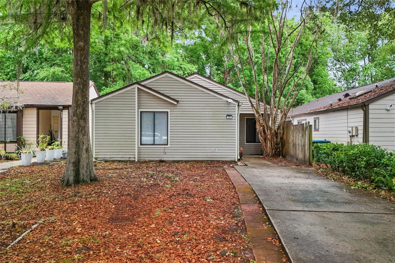 335 Kirkcaldy Dr, FL