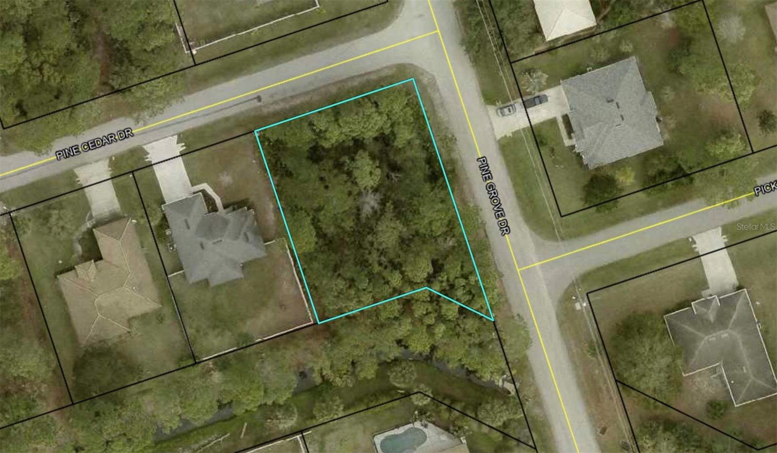 60 Pine Cedar Dr, FL
