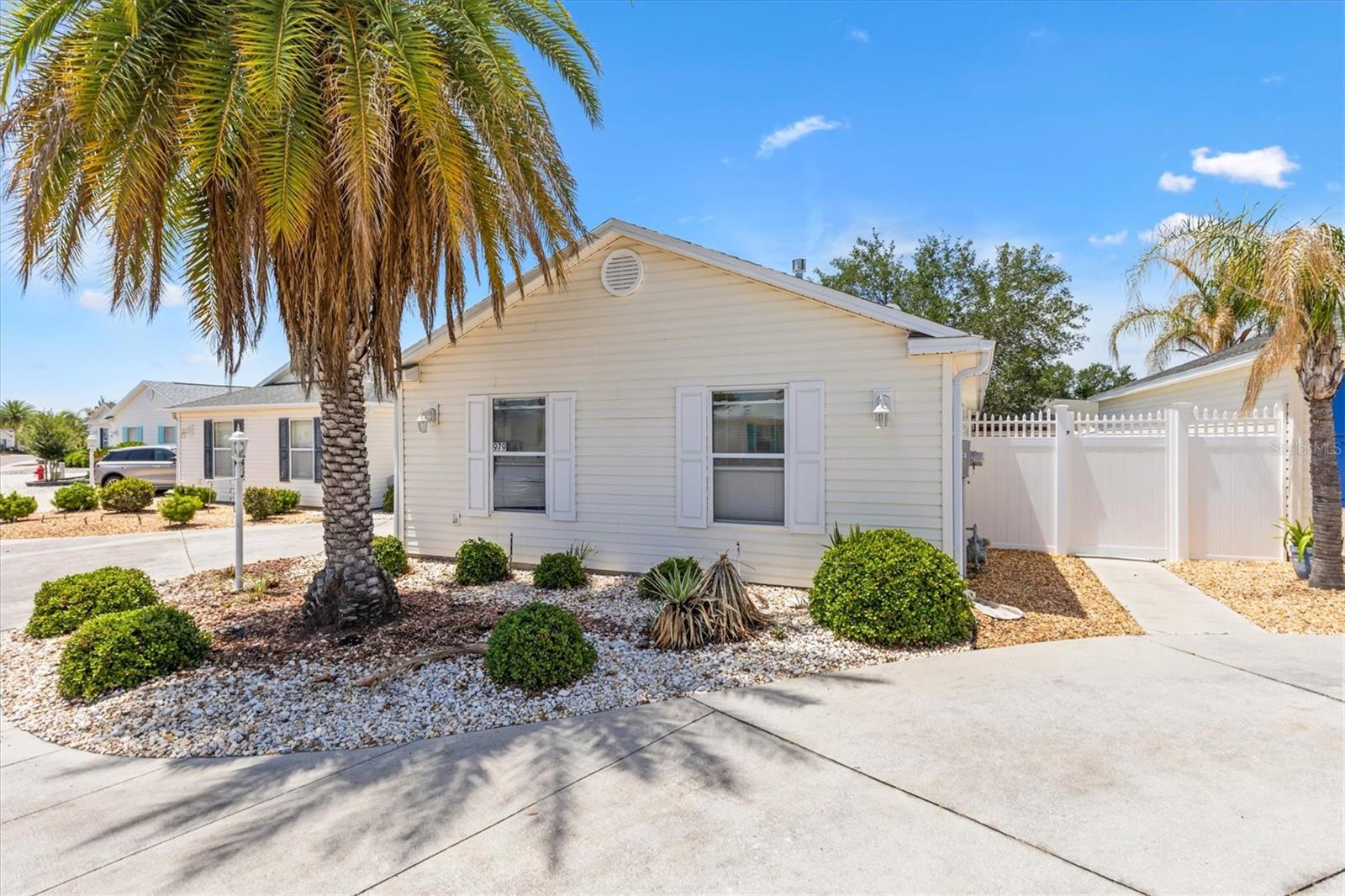 979 Smyrna Street, FL