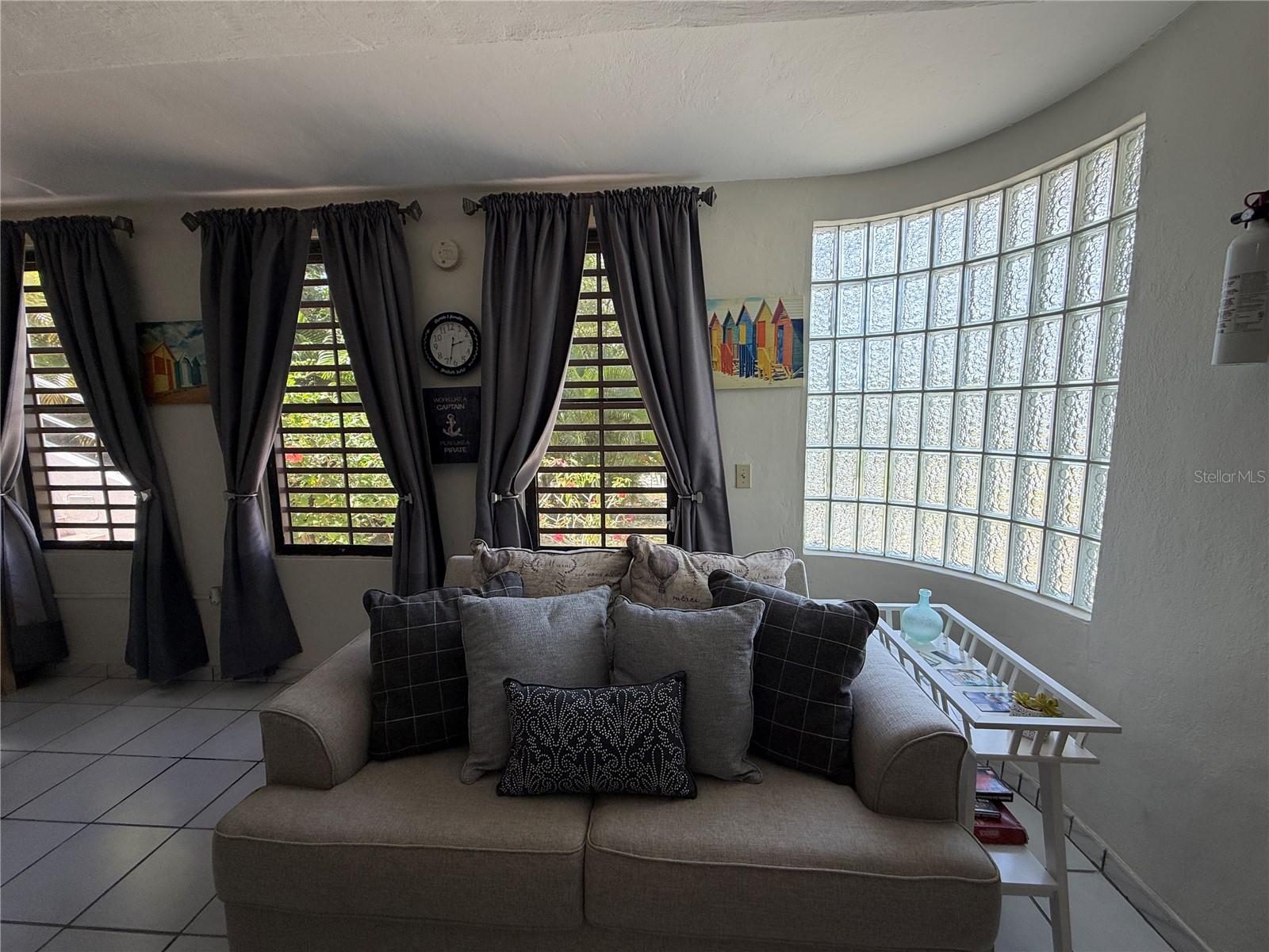 C2 Las Flores St., PR